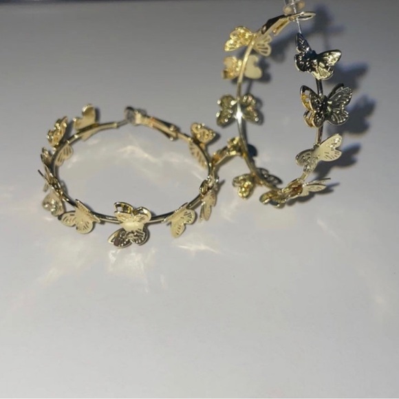 Golden Butterfly Hoop Earrings Betsey Johnson 🛒 - Picture 3 of 4